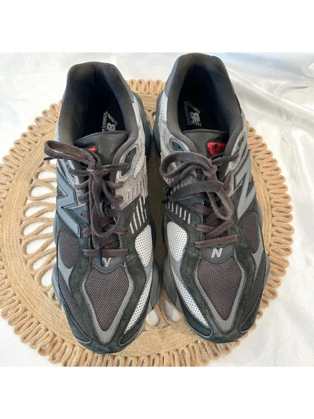 New Balance Men's Athletic Shoe in Black and Gray